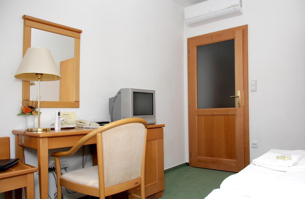 Penzion Budvarka Hodonín Buitenkant foto
